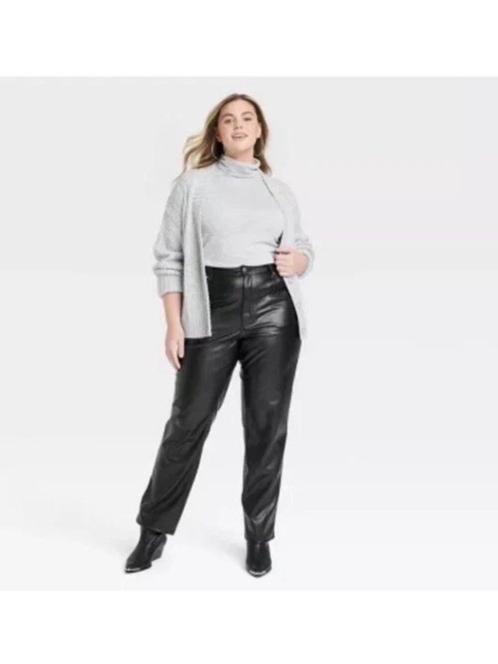 Women's High-Rise Faux Leather 90's Straight Universal Thread Size 12S